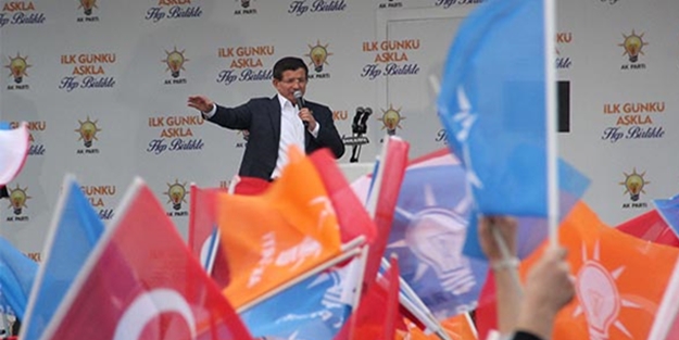 Davutoğlu'ndan İbrahim Tatlıses'e teşekkür