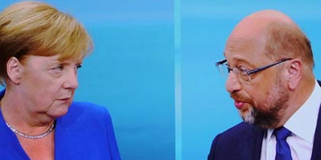 Merkel ve Schulz'dan canlı yayında küstah tehditler!