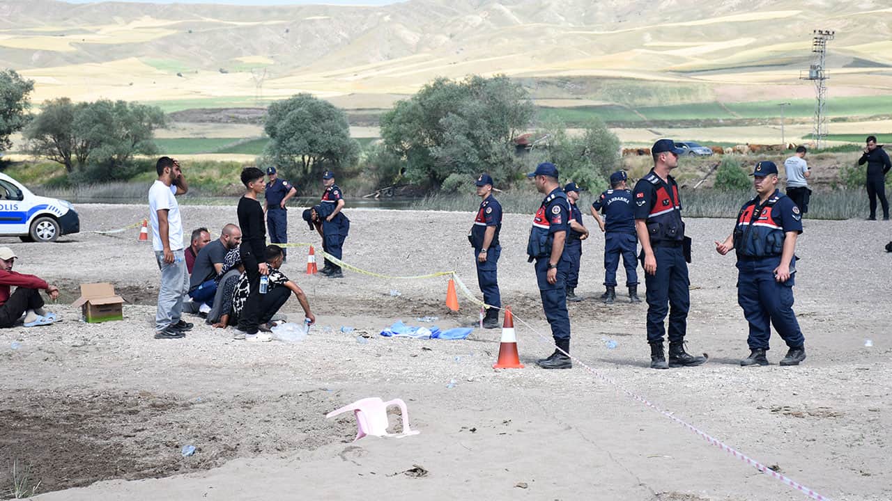 Foto - 1 ölü, 1 kayıp! Kızılırmak’ta can pazarı... Çamaşır yıkayan çocuklar akıntıya kapıldı 