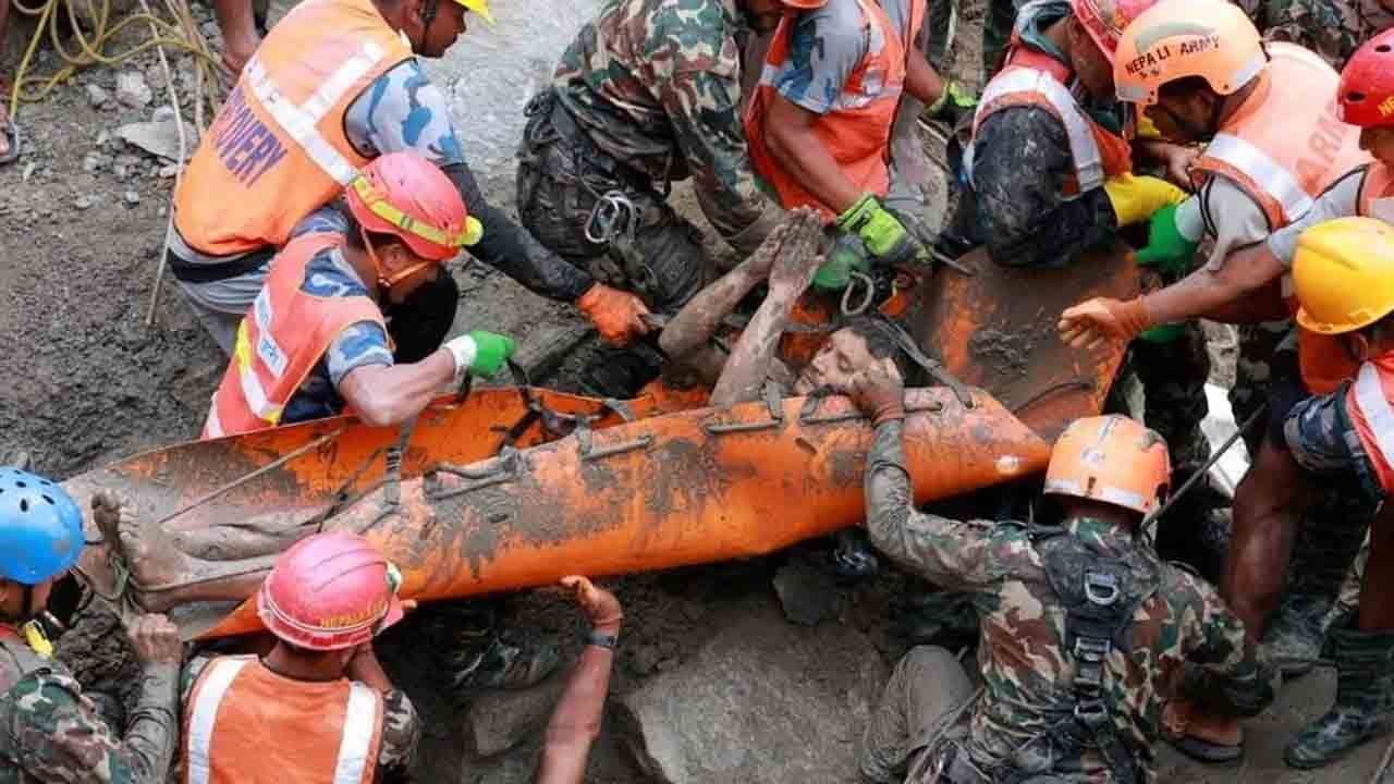 10 günlük karanlıktan kurtuluş: 2 işçi sağ çıkarıldı