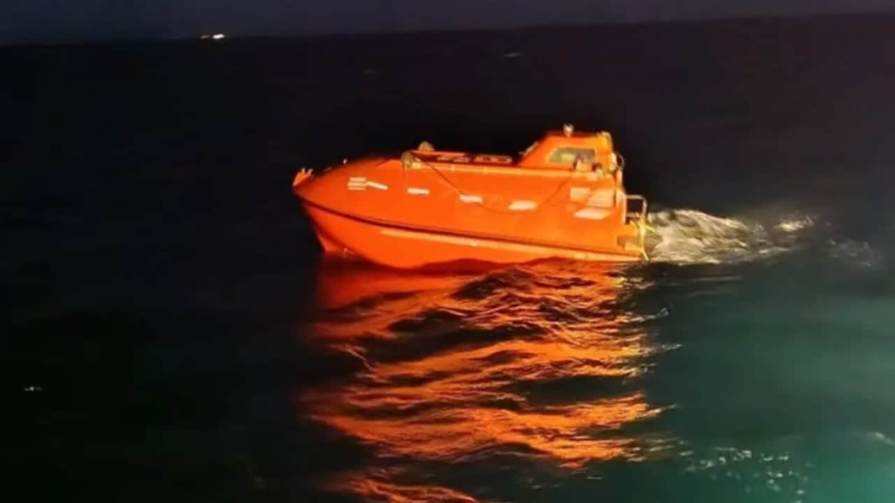 Foto - 10 personelle irtibat kurulamamıştı! Marmara’daki gemi kazasından kötü haber geldi