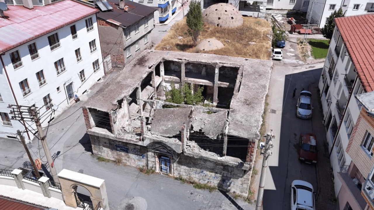 Foto - 122 yıldır ayakta! İçinden çıkan tarih görenleri şaşırtıyor