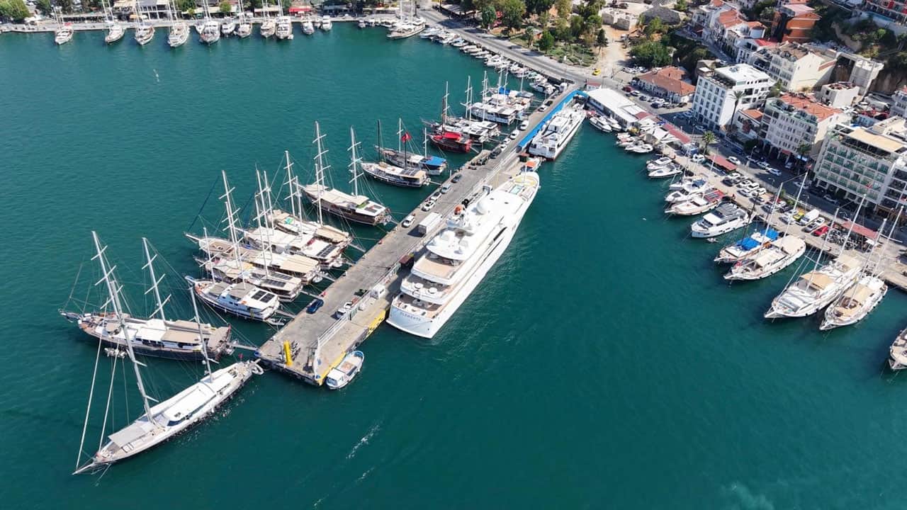Foto - 125 milyon dolarlık mega yat Fethiye’ye demirledi! Tek seferde 5,5 milyon TL’lik yakıt aldı