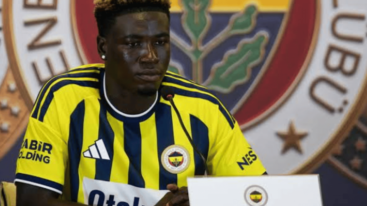 Foto - 13 futbolcu ülkeleri için ter dökecek: Fenerbahçe’de milli maraton