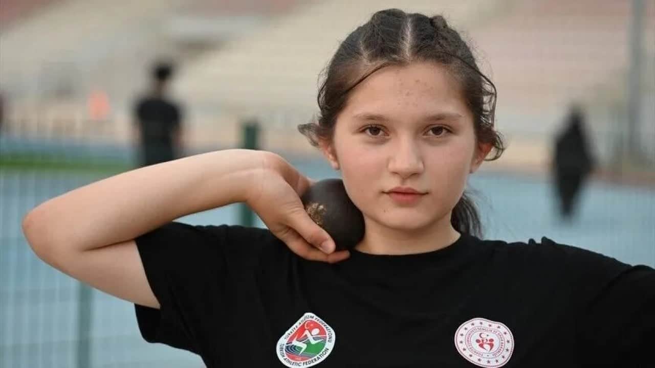Foto - 13 yaşında Türkiye şampiyonu Teneffüste koşarken keşfedildi