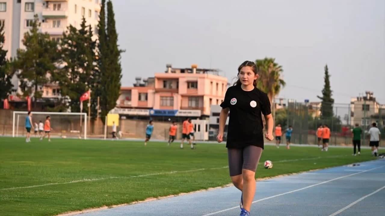 Foto - 13 yaşında Türkiye şampiyonu Teneffüste koşarken keşfedildi