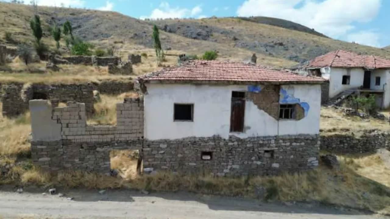 Foto - 20 haneli köyde tek aile kaldı: İşte toprağını terk etmeyen Gültekin ailesinin hikayesi