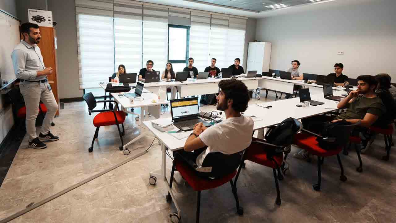 Foto - 21 ilde geleceğin teknolojileri eğitimi başlıyor: Yapay zekâdan insansız hava araçlarına