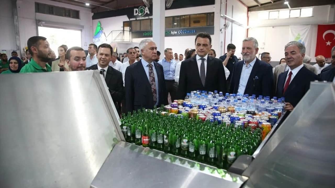 Foto - 25 milyar adet ambalaj toplanacak Sıfır atık hedefi 50 bin iade noktası
