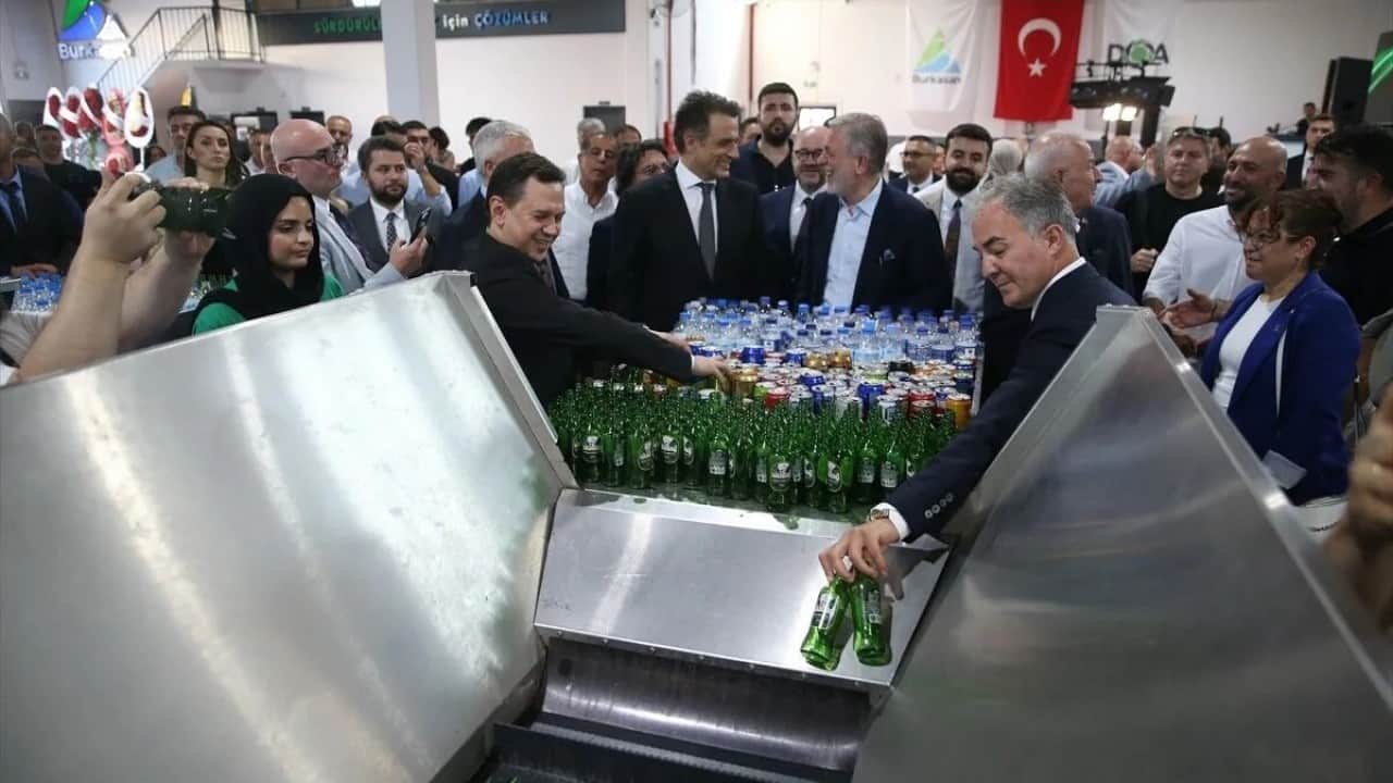 Foto - 25 milyar adet ambalaj toplanacak Sıfır atık hedefi 50 bin iade noktası