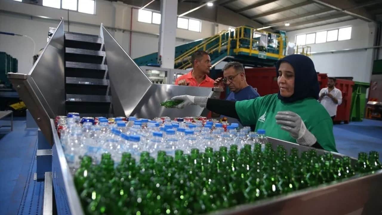 Foto - 25 milyar adet ambalaj toplanacak Sıfır atık hedefi 50 bin iade noktası