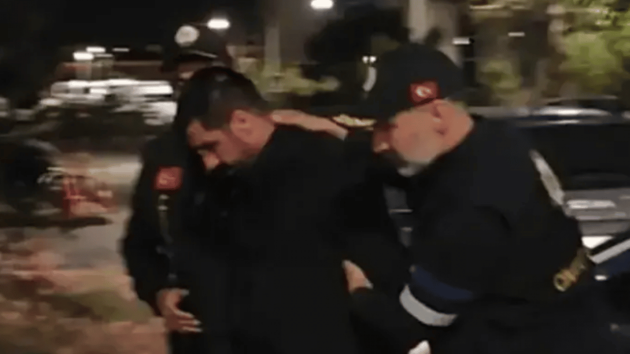 Foto - 25 suç kayıtlı 'Vanlı Kara Haydar' ininde kelepçelendi: Devlete dil uzatan soytarıya gece şamarı! Kirli serveti mercek altında 