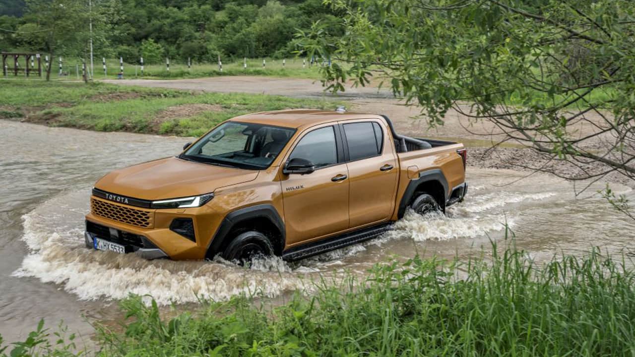 27 milyonluk efsane Türkiye yolunda! Bu Hilux bildiğiniz Hilux değil! Pick-up tahtında yeni dönem başladı! 