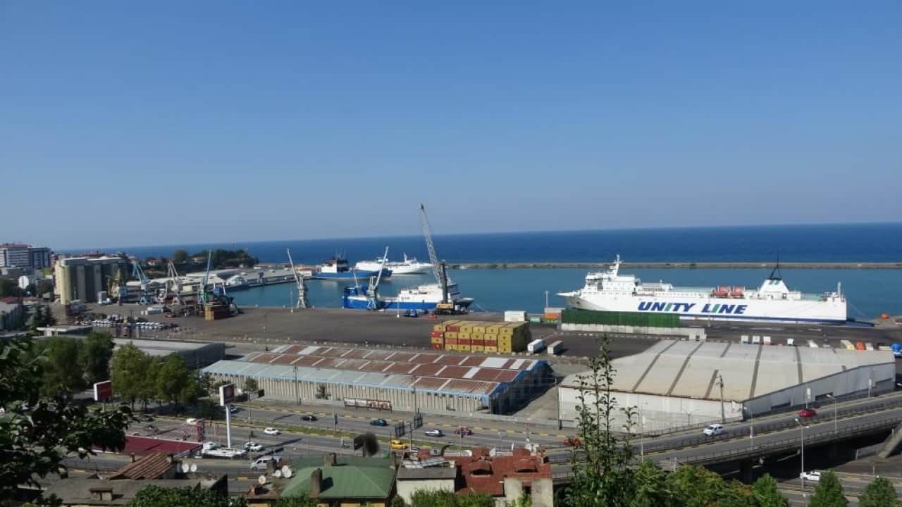 3 kez üst üste hedef alındı Dron saldırısına uğrayan gemi Trabzon’a geldi.
