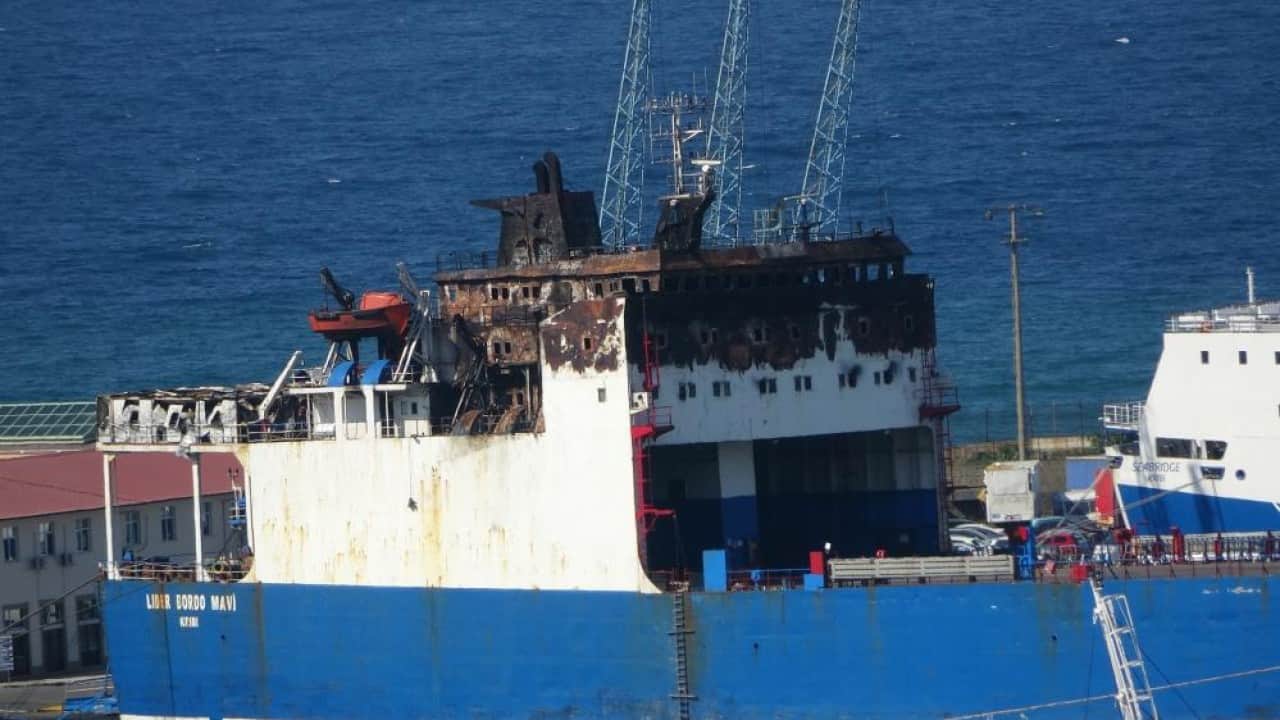 Foto - 3 kez üst üste hedef alındı Dron saldırısına uğrayan gemi Trabzon’a geldi.
