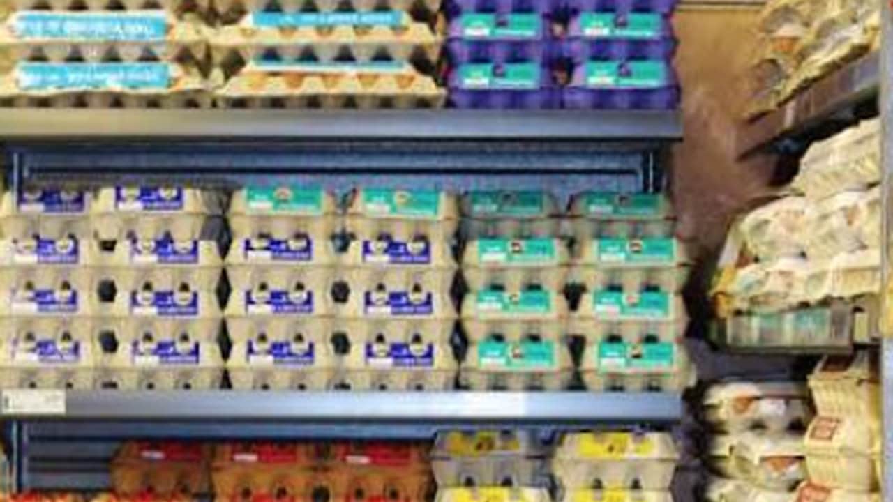 Foto - 30’lu koli bakın ne kadar oldu? Füze gibi fırlayan yumurta fiyatlarını görenler resmen şok geçirdi 