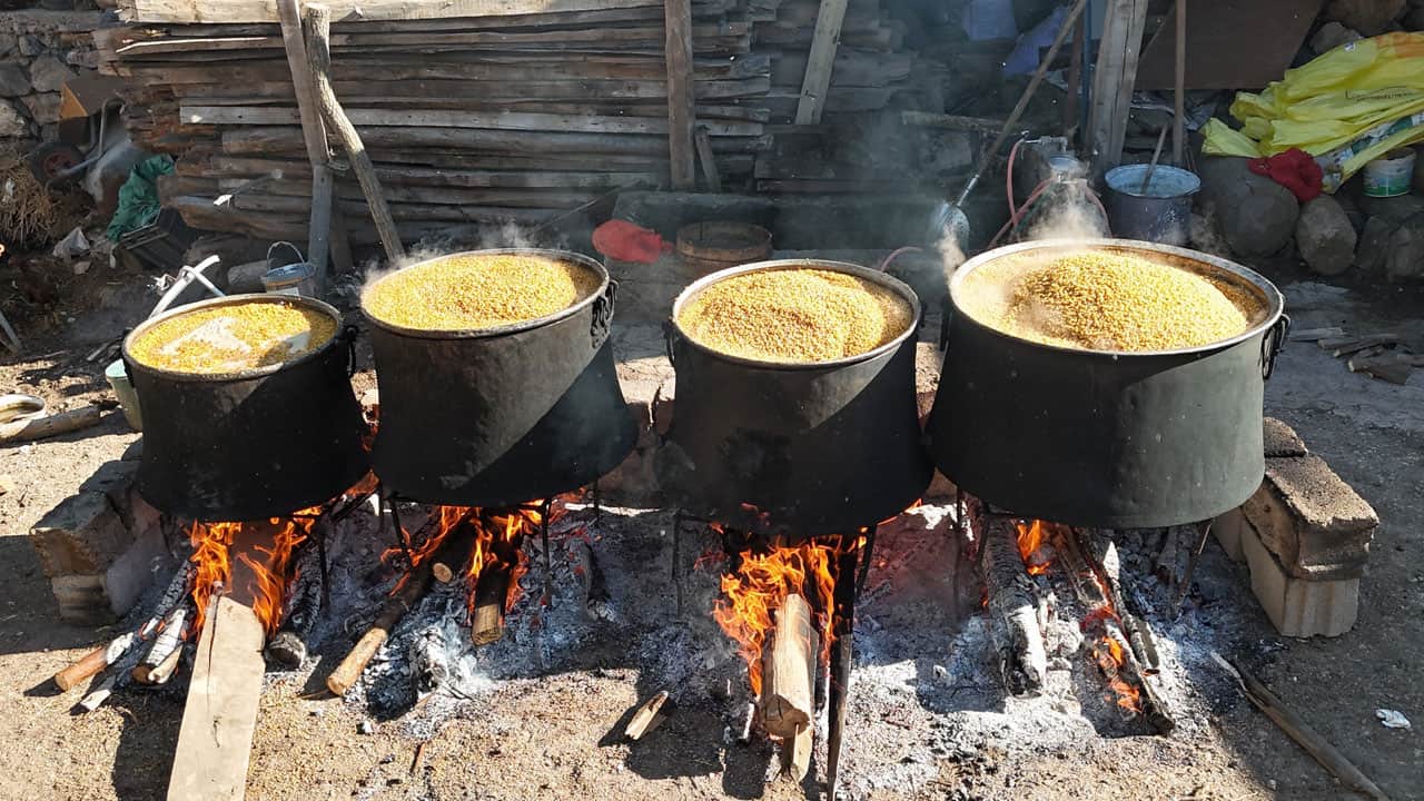 Foto - 32 derece sıcakta dev kazanları kaynatıyorlar! Sofralara gelmesi 3 gün sürüyor