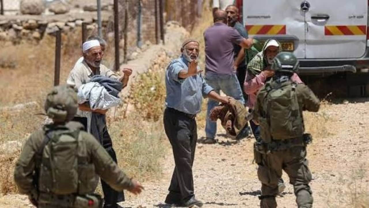 Foto - 32 Filistinli İsrail kısıtlamaları nedeniyle 2 haftadır mahsur Çocuk katili Siyonist köyü hapishaneye çevirdi