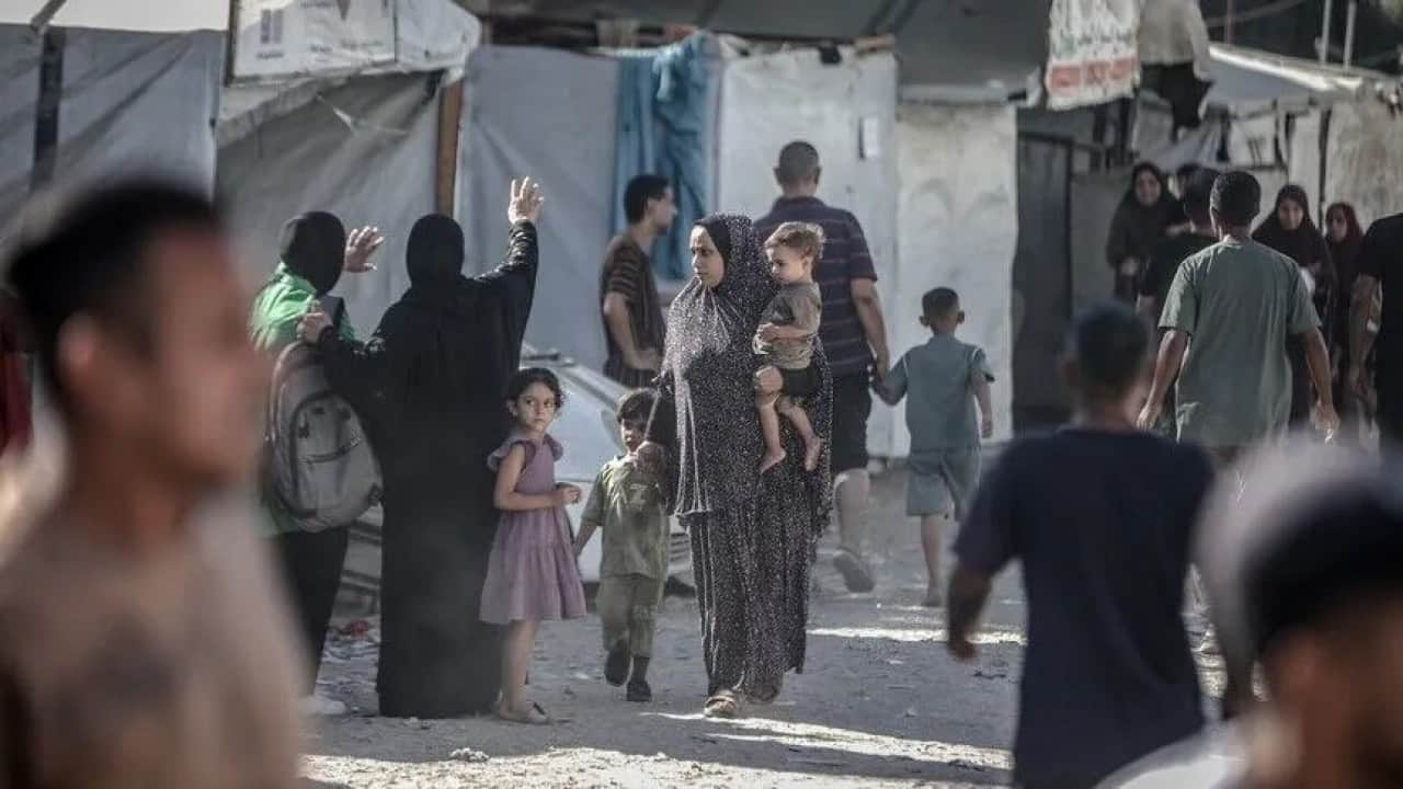 Foto - 32 Filistinli İsrail kısıtlamaları nedeniyle 2 haftadır mahsur Çocuk katili Siyonist köyü hapishaneye çevirdi