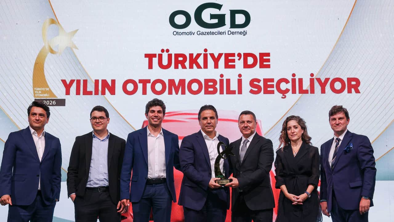 Foto - 33 dev rakibini geride bıraktı! Türkiye’de 2026 Yılının En İyi Otomobili Renault Clio seçildi!
