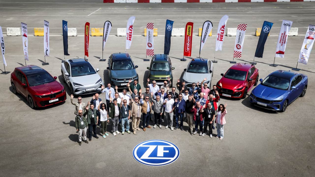 Foto - 33 dev rakibini geride bıraktı! Türkiye’de 2026 Yılının En İyi Otomobili Renault Clio seçildi!