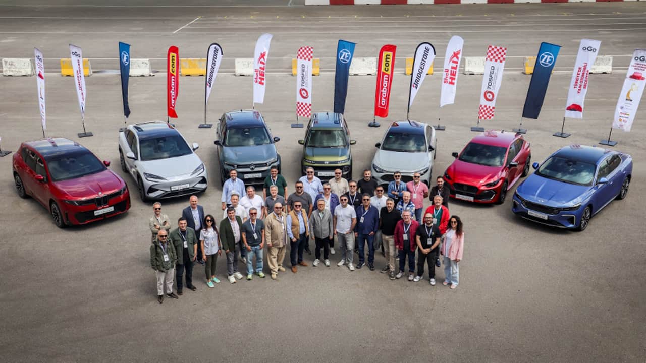 Foto - 33 dev rakibini geride bıraktı! Türkiye’de 2026 Yılının En İyi Otomobili Renault Clio seçildi!
