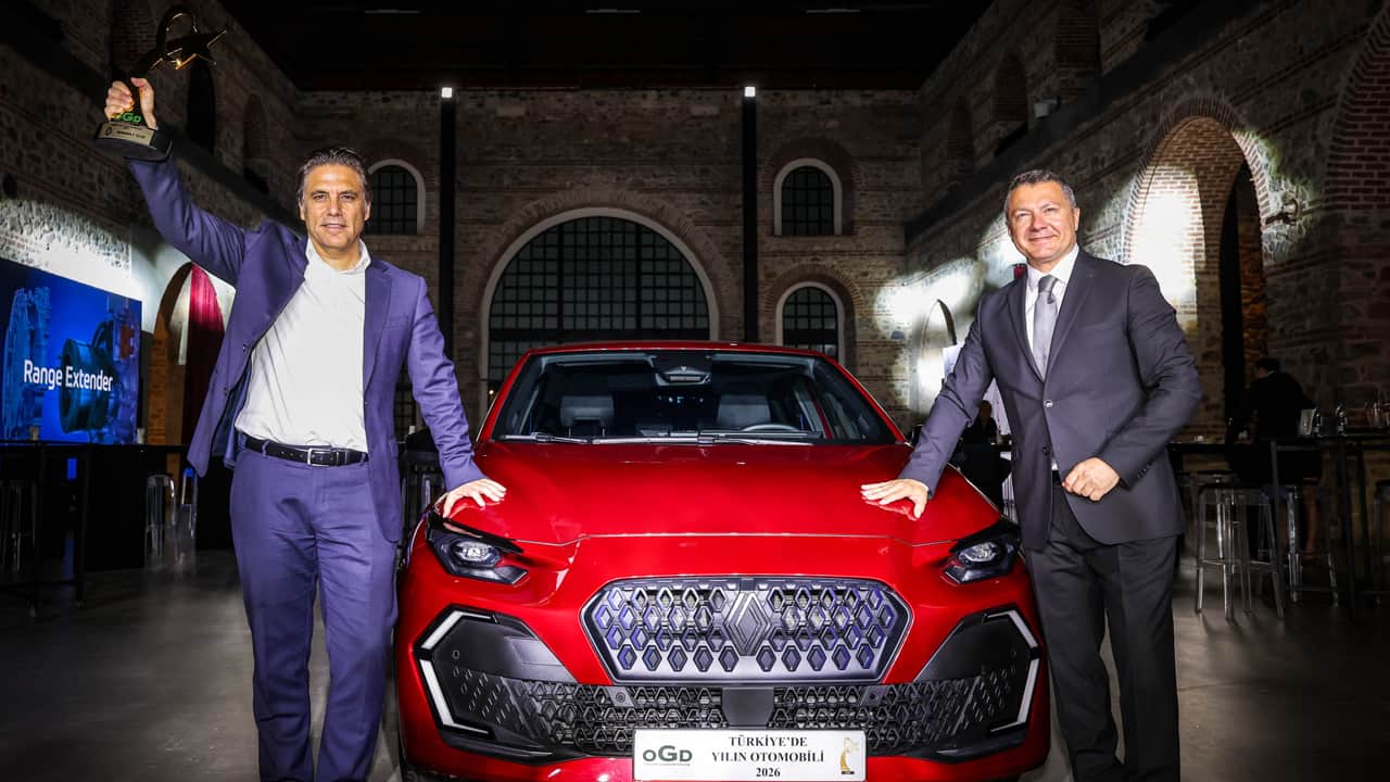 Foto - 33 dev rakibini geride bıraktı! Türkiye’de 2026 Yılının En İyi Otomobili Renault Clio seçildi!