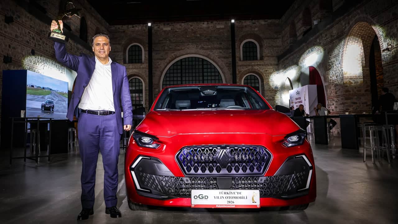 33 dev rakibini geride bıraktı! Türkiye’de 2026 Yılının En İyi Otomobili Renault Clio seçildi!