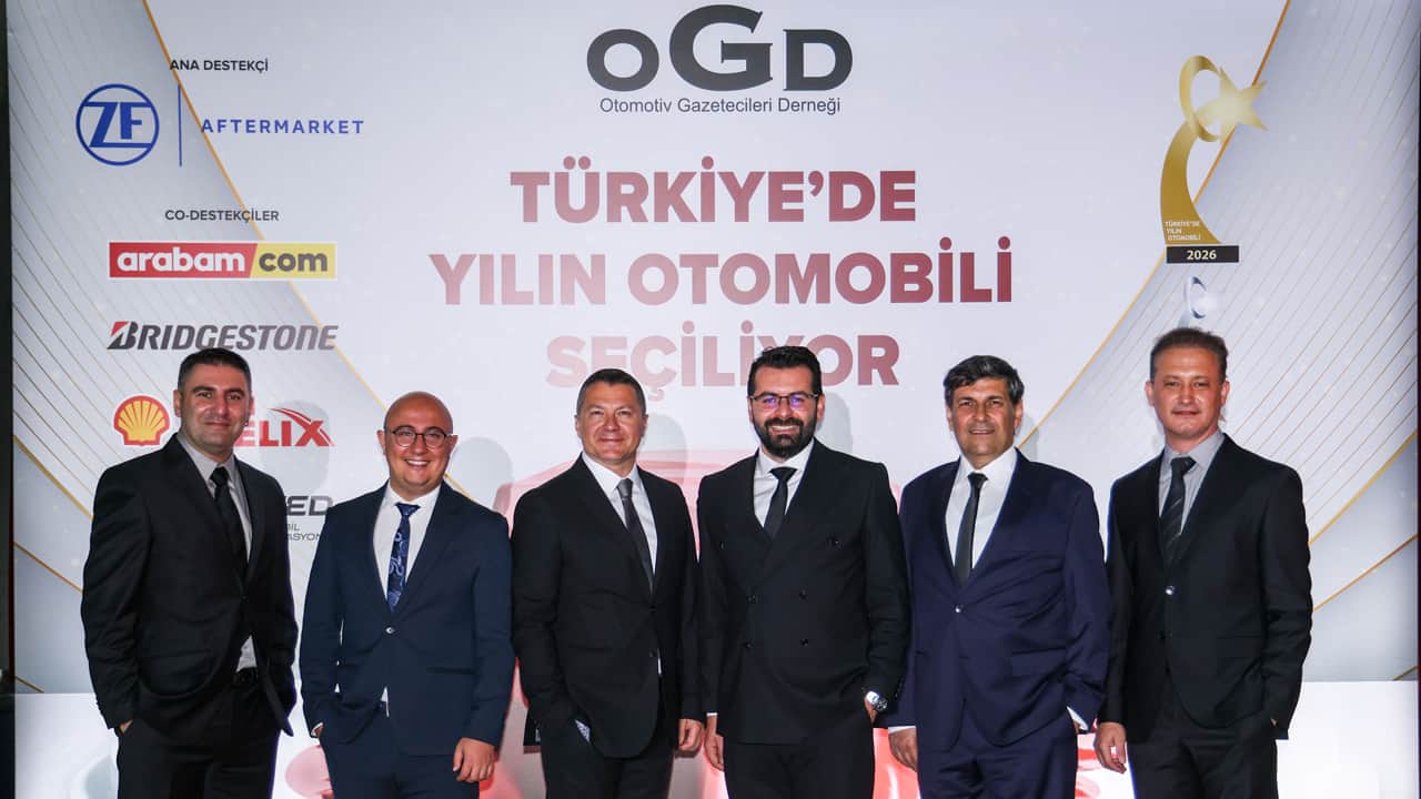 Foto - 33 dev rakibini geride bıraktı! Türkiye’de 2026 Yılının En İyi Otomobili Renault Clio seçildi!