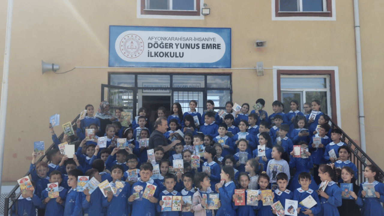 Foto - 348 okul ve kütüphaneye ulaşan kitap seferberliğinin yeni durağı Döğer oldu