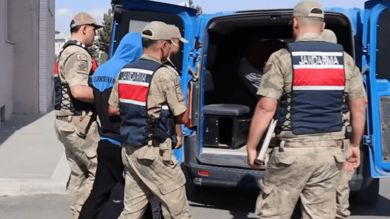 Foto - 35 ilde dev operasyon: Sokakları zehirleyen soysuzlara darbe! 172’si hapse tıkıldı