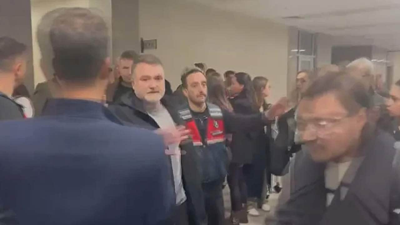 Foto - 35 yaşındaki kadın spikerden ‘Mehmet Akif Ersoy’ iddiaları! Okurken mideniz bulanacak