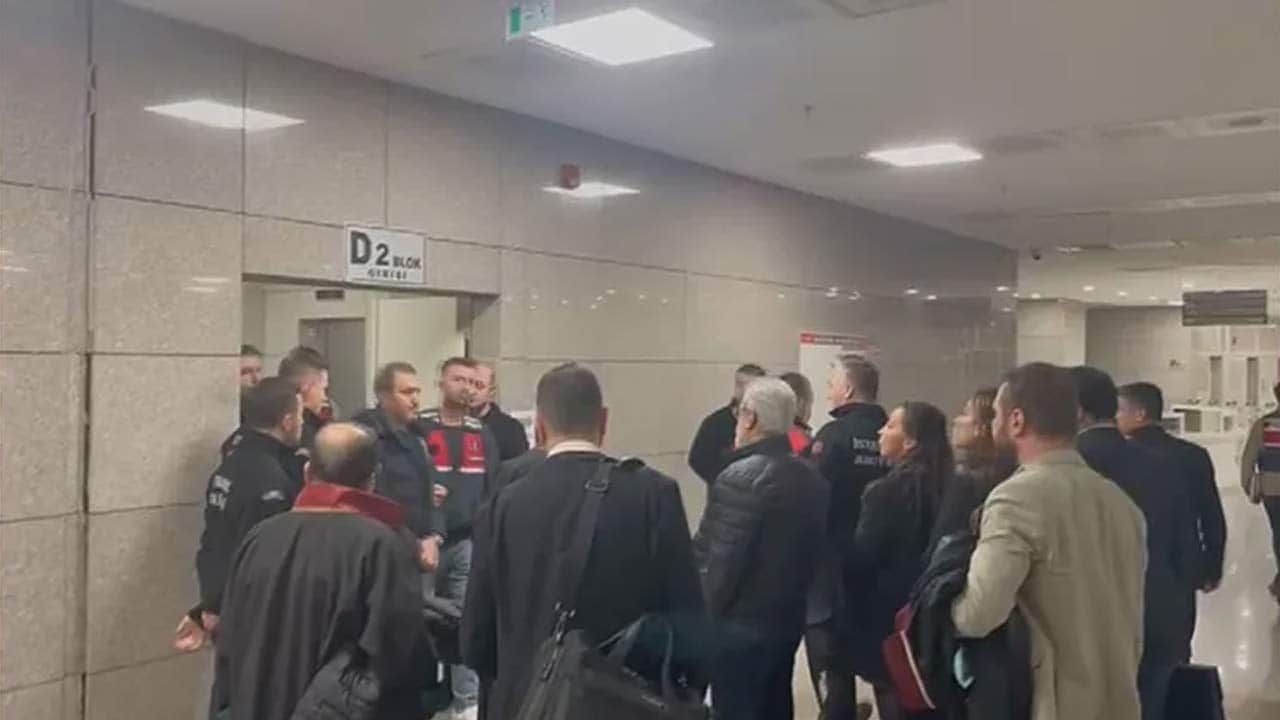 Foto - 35 yaşındaki kadın spikerden ‘Mehmet Akif Ersoy’ iddiaları! Okurken mideniz bulanacak