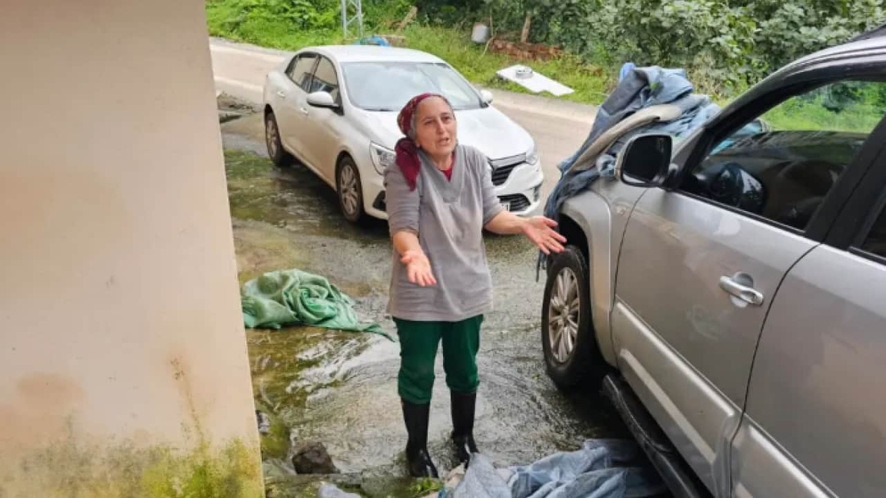 Foto - 35 yıllık ev canından bezdirdi! 8 yıldır devamlı fışkırıyor!