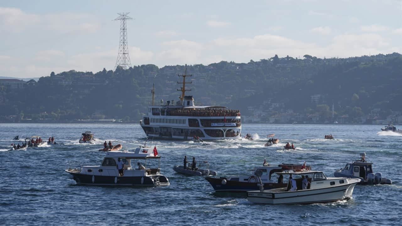 Foto - 38. Boğaziçi Kıtalararası Yüzme Yarışı başladı! Yüzücülerden Filistin'e destek