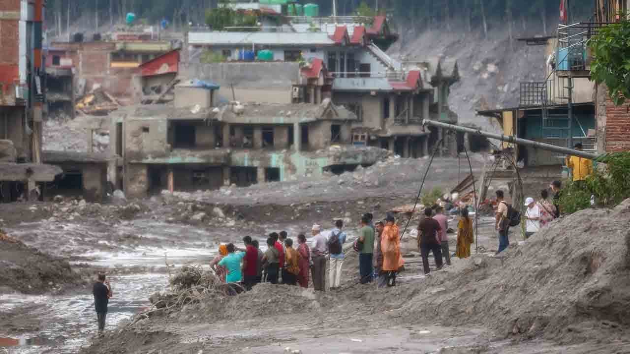 4 bin 996 kişi 12 gündür kayıp: Nepal’deki facianın bilançosu ağırlaşıyor