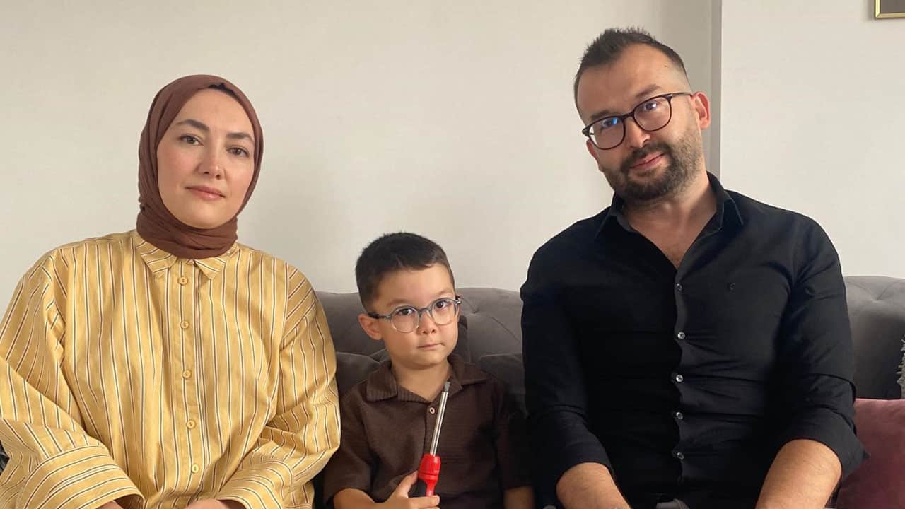 Foto - 4 yaşında ama söküyor, takıyor, inceliyor! Elektronik aletlerle oyuncak gibi oynuyor