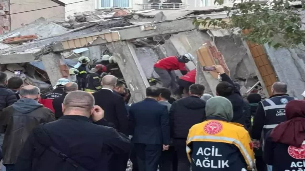 Foto - "5 kişi enkaz altında" deniliyor! Gebze’de çöken binanın yıkılmadan önceki hali ortaya çıktı