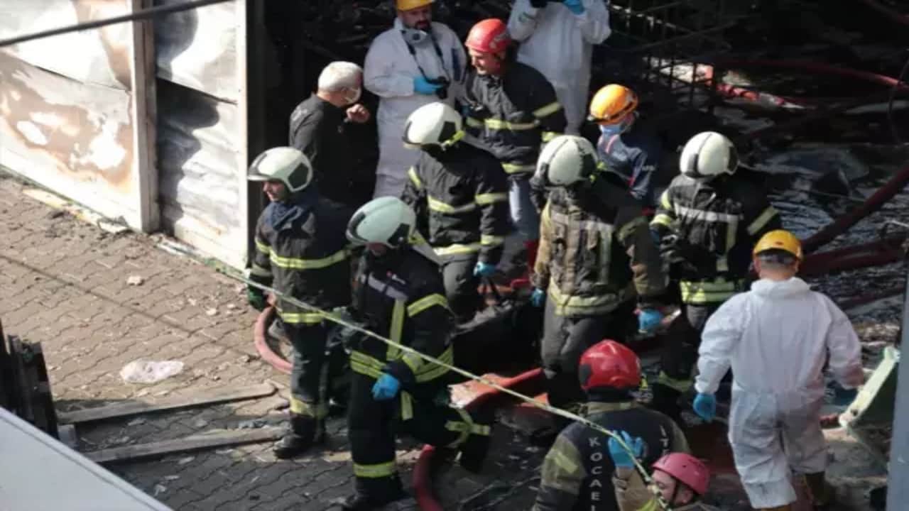Foto - 6 kişinin öldüğü yangın sonrası alçakça küfürler: O türbanlı...