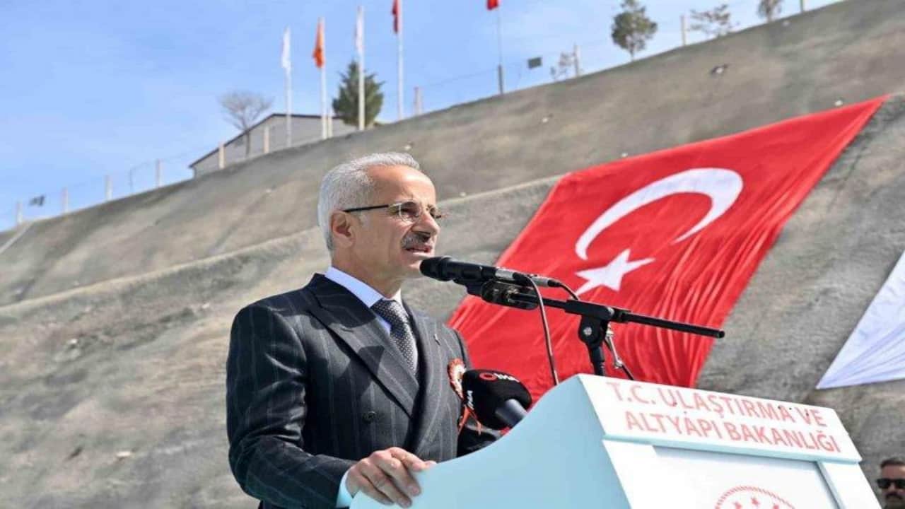 Foto - 6 saatlik yolculuk 2 saate düşüyor! Ulaştırma Bakanı müjdeyi verdi: Yılda 3 milyon yolcu taşınacak