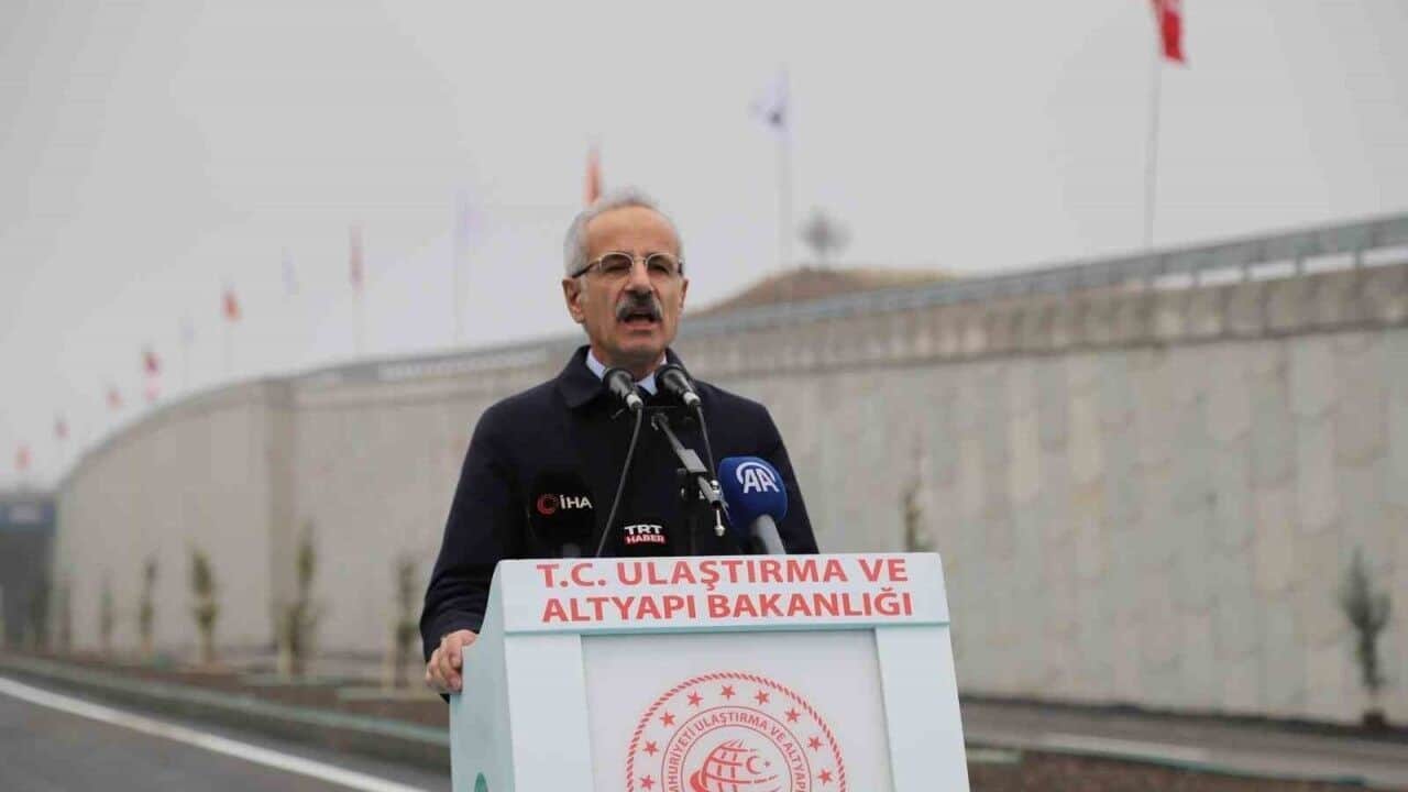 Foto - 6 saatlik yolculuk 2 saate düşüyor! Ulaştırma Bakanı müjdeyi verdi: Yılda 3 milyon yolcu taşınacak
