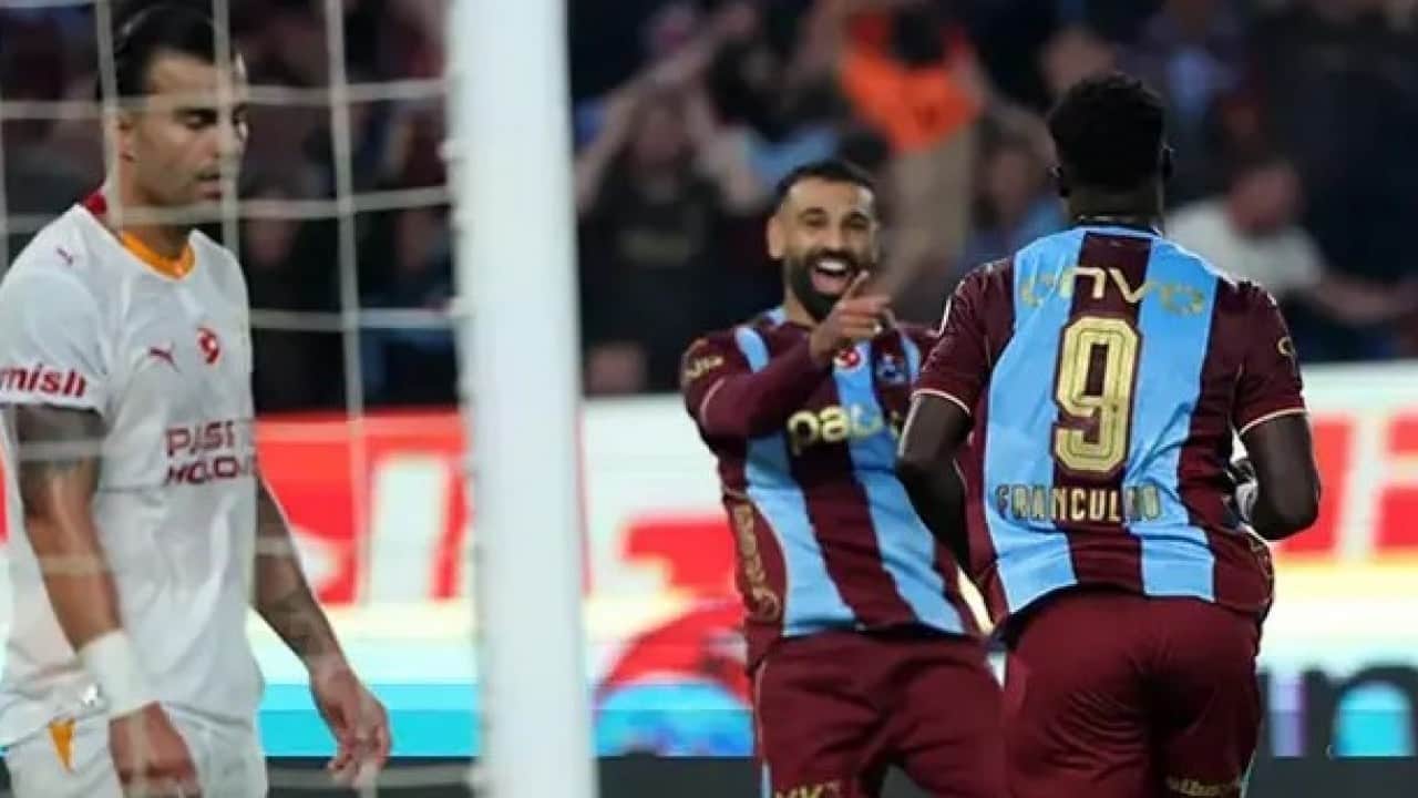 Foto - 60 yıldır böylesi görülmedi! Galatasaray'ın defansı yol geçen hanı