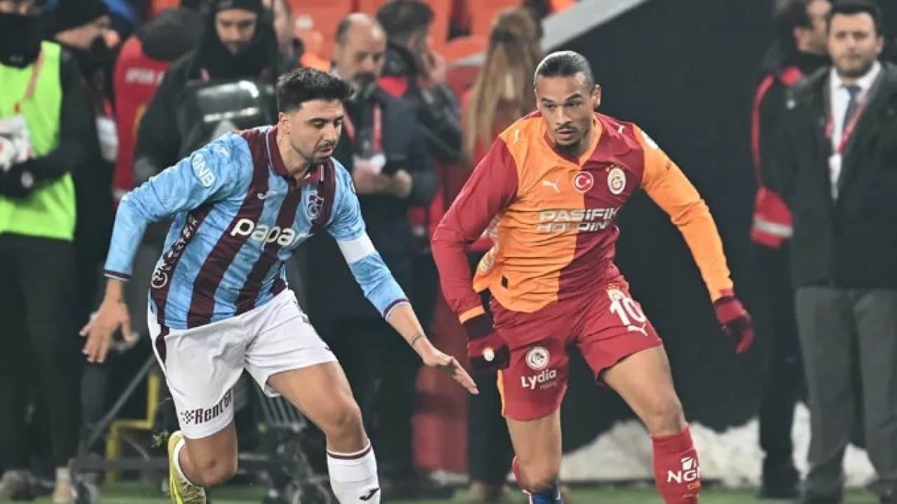 Foto - 60 yıldır böylesi görülmedi! Galatasaray'ın defansı yol geçen hanı