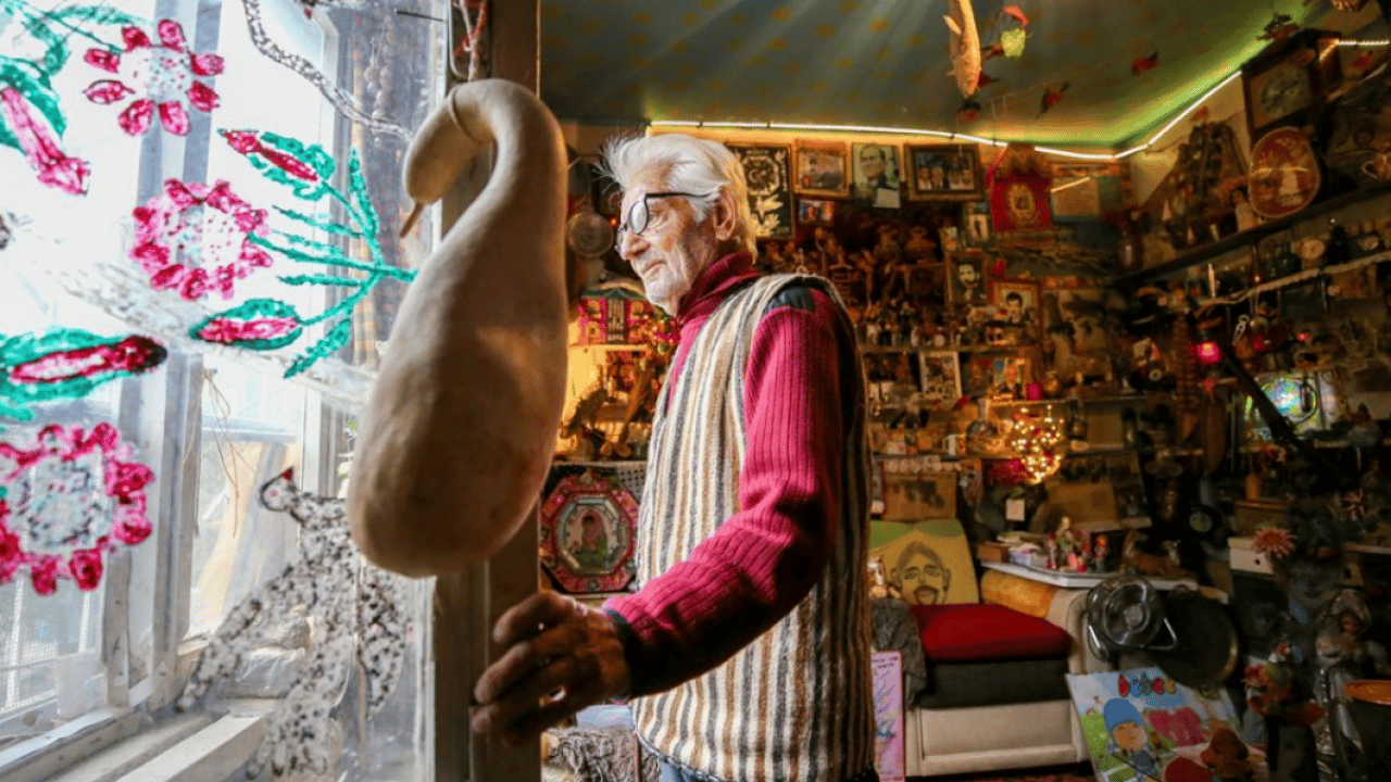 Foto - 60 yıllık hediyelikleri ve bir odaya sığdırdı! Kazım Amca’nın ilginç hikayesi