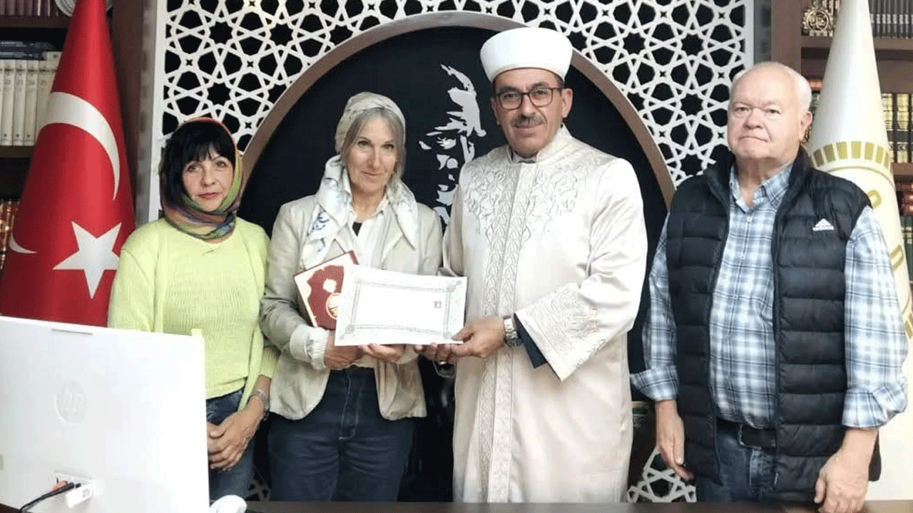 Foto - 6’sı Alman, 5’i Rus, 4’ü Ukraynalı farklı ülkelerden 20 kişi Müslüman oldu: Tatile geldiler hidayete erdiler