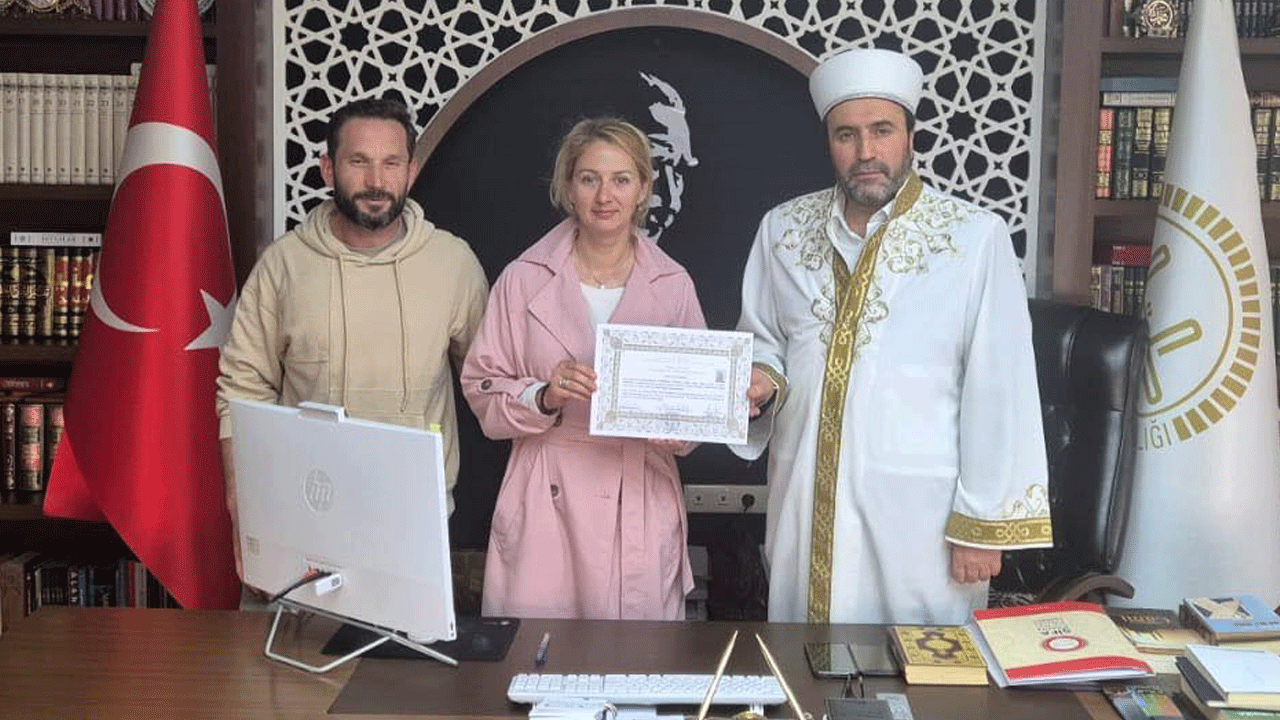 Foto - 6’sı Alman, 5’i Rus, 4’ü Ukraynalı farklı ülkelerden 20 kişi Müslüman oldu: Tatile geldiler hidayete erdiler
