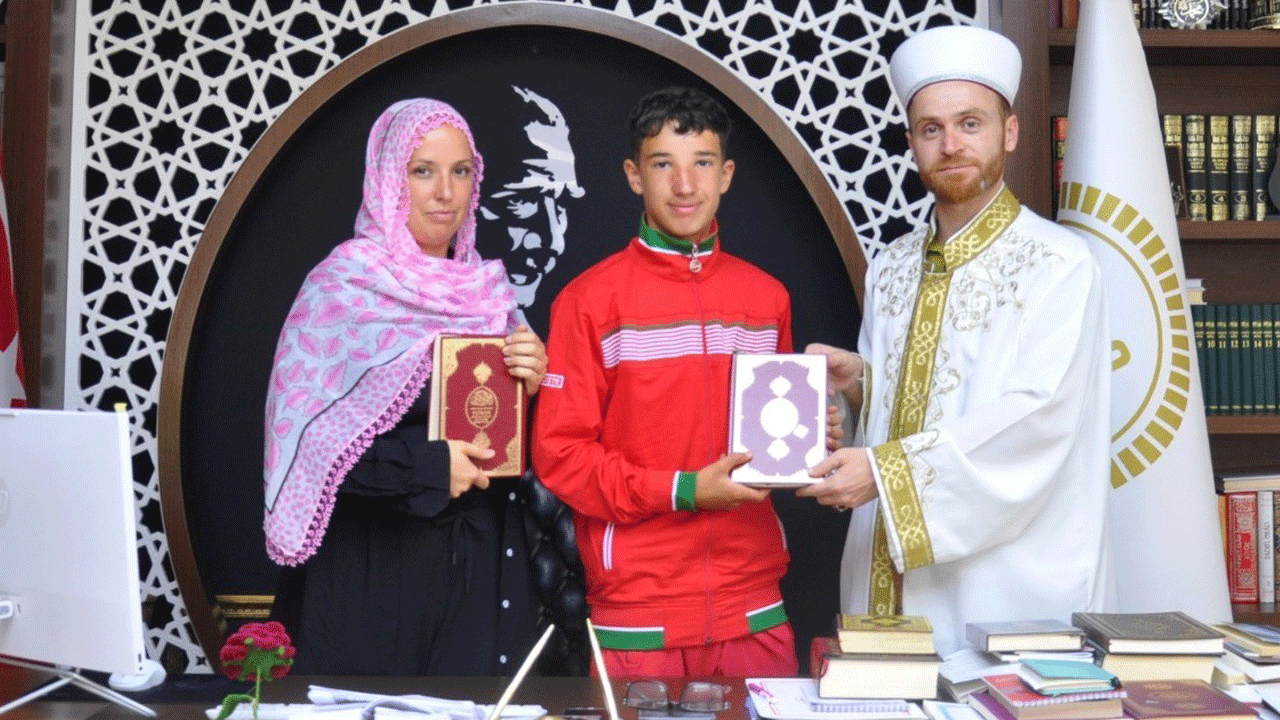 Foto - 6’sı Alman, 5’i Rus, 4’ü Ukraynalı farklı ülkelerden 20 kişi Müslüman oldu: Tatile geldiler hidayete erdiler