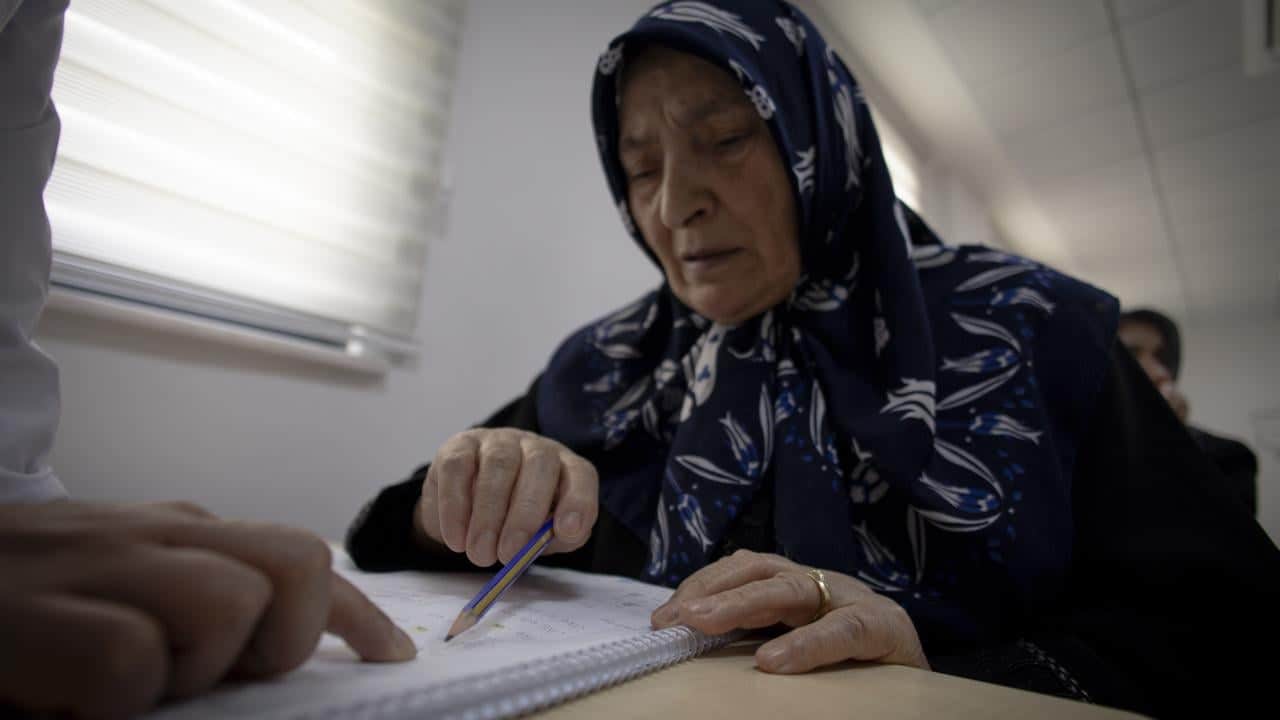 Foto - 7 çocuk annesi, 18 torun sahibiydi! 80 yaşında okuma yazma öğrendi
