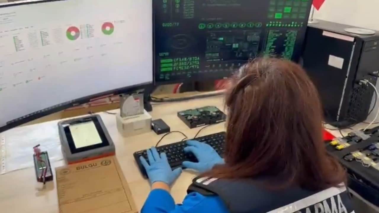 Foto - 8 ilde yasa dışı bahis operasyonu: 17 milyar 750 milyon lira para hareketliliği tespit edildi 