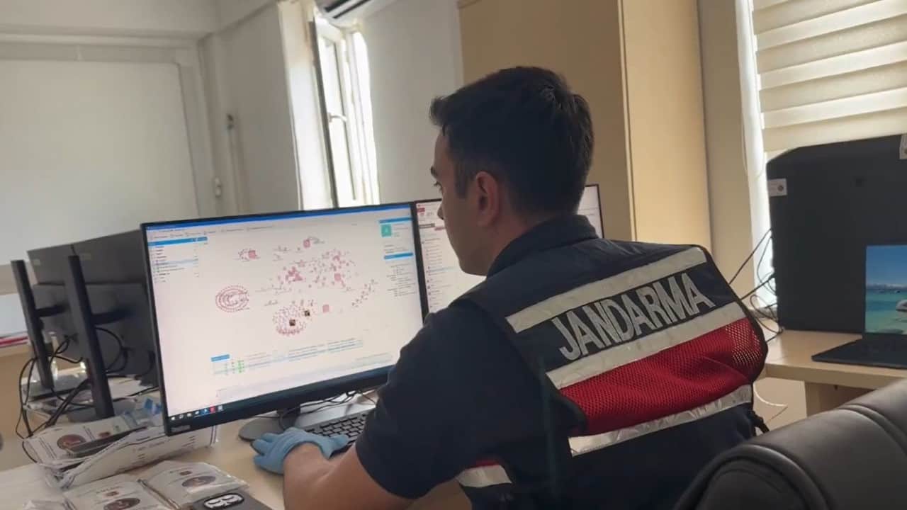 Foto - 8 ilde yasa dışı bahis operasyonu: 17 milyar 750 milyon lira para hareketliliği tespit edildi 